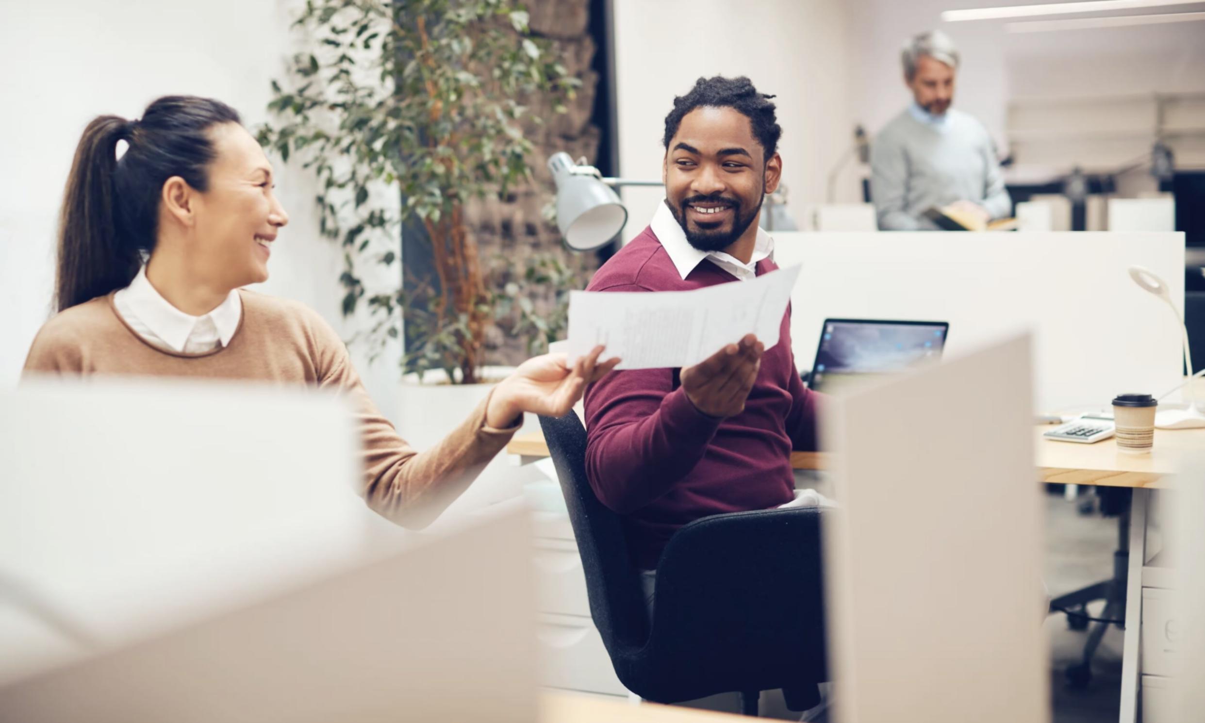 Equipo de Lixoravena trabajando en análisis financiero colaborativo